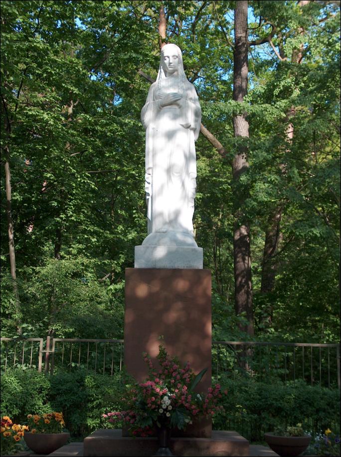 10_Figurka_Matki_Boskiej_2_(1)
