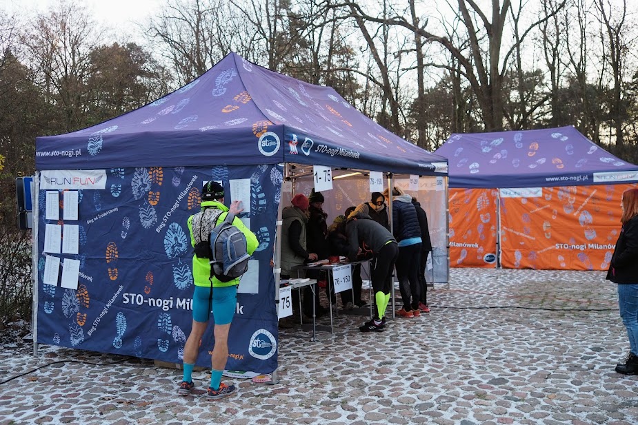 Noc STO-nogi 4 Zdjęcie namiotu rejestracji biegaczy Noc STO-nogi